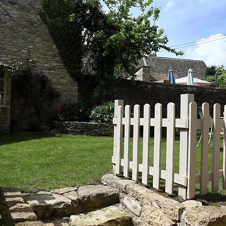 Coach House Burford Villa Exterior photo